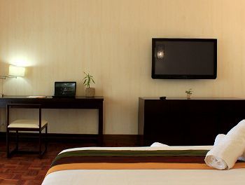 The Oriental Leyte Hotel Palo Екстериор снимка